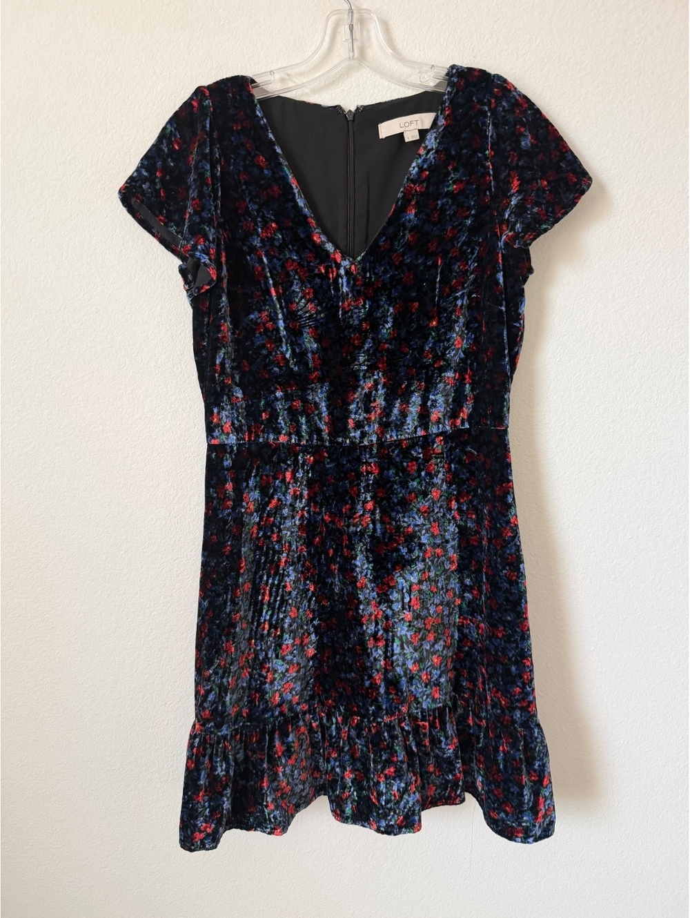 LOFT Short Sleeve V-Neck Floral Ruffled Hem Velour Dress Women's Size 4